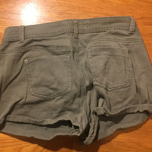 ❌SOLD❌army green mid rise shorts❌SOLD❌